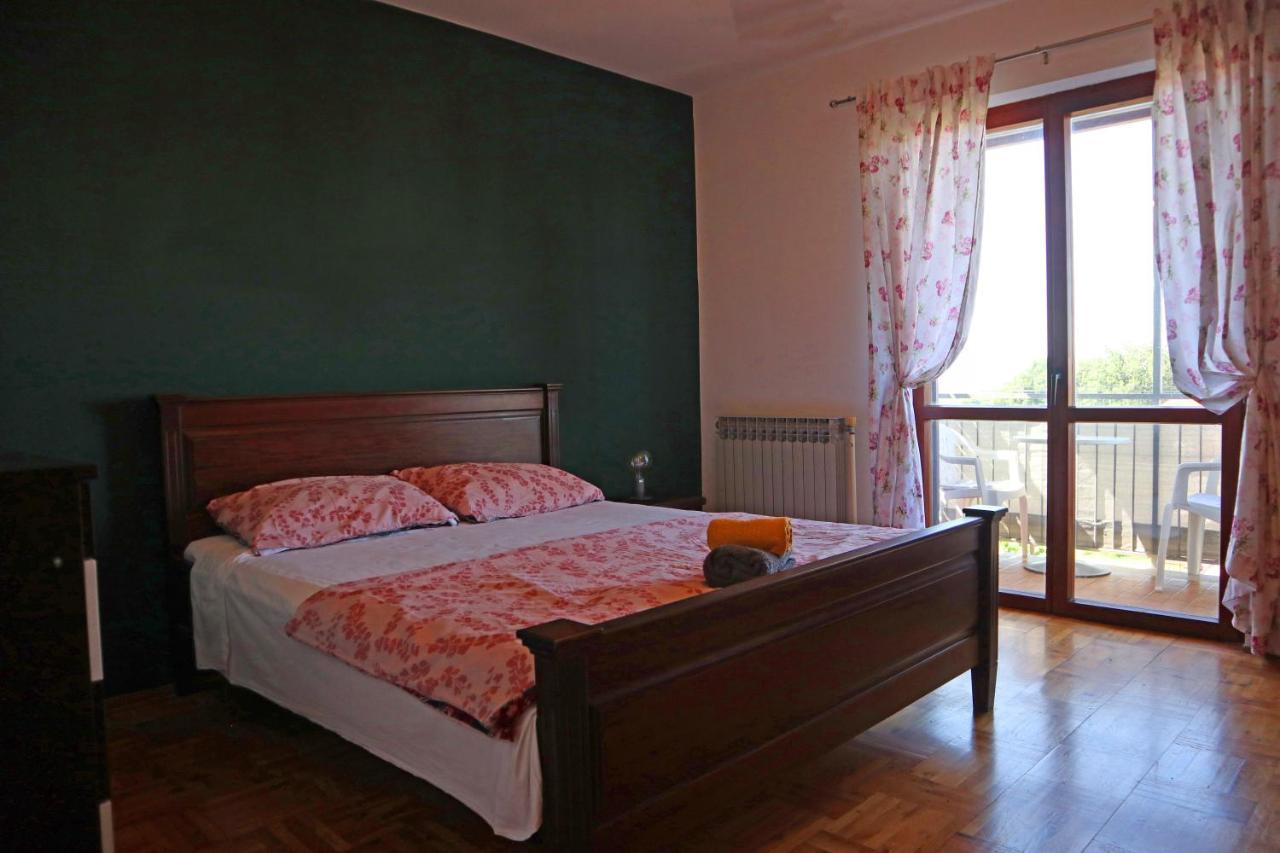 Apartamento Apartman Slavko Tar-Vabriga Exterior foto