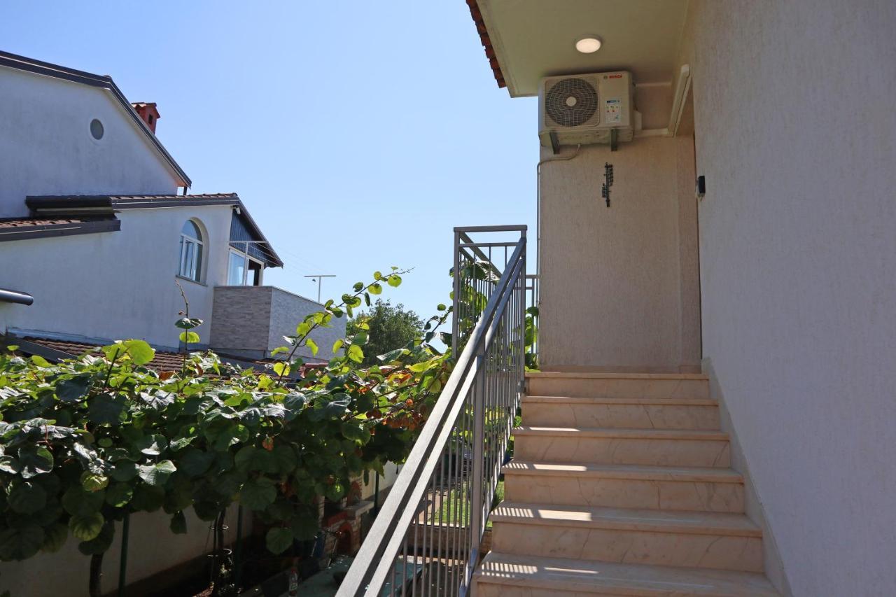 Apartamento Apartman Slavko Tar-Vabriga Exterior foto